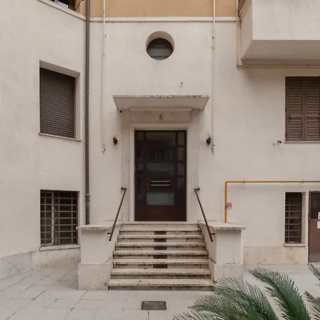 Guesthost - Piazza Bainsizza Elegant Apartamento Roma